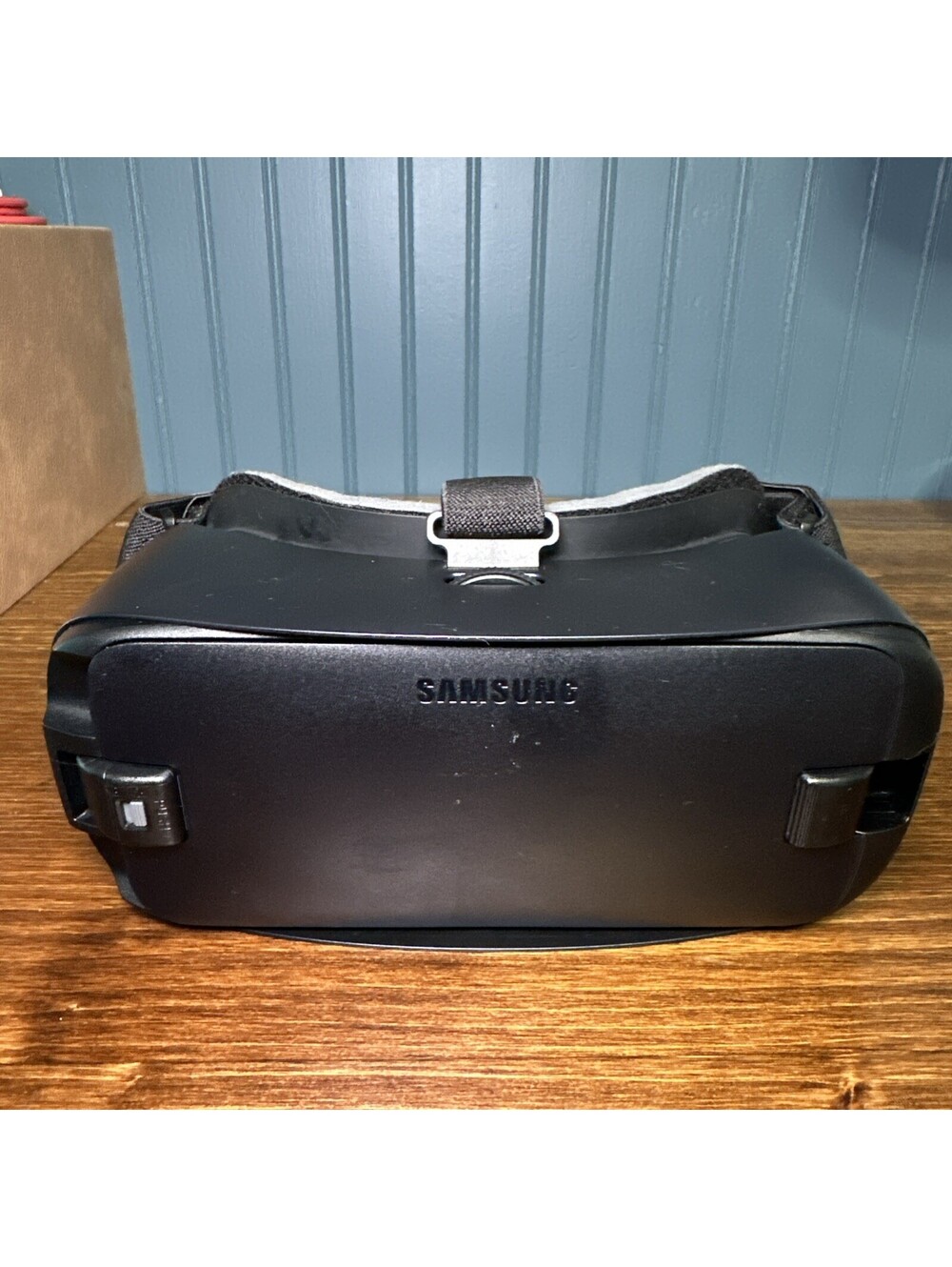 Samsung Gear VR SM-R323 Oculus Virtual Reality Headset Blue & Black